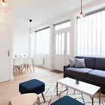 Luminous Apartment Close To The Sacred Heart