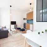 Luminous Apartment Close To The Sacred Heart